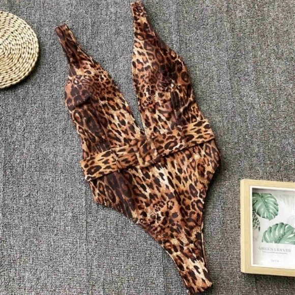 New Leopard Print Belted Plunge V-neck One piece Swimsuit Size M - Picture 6 of 8